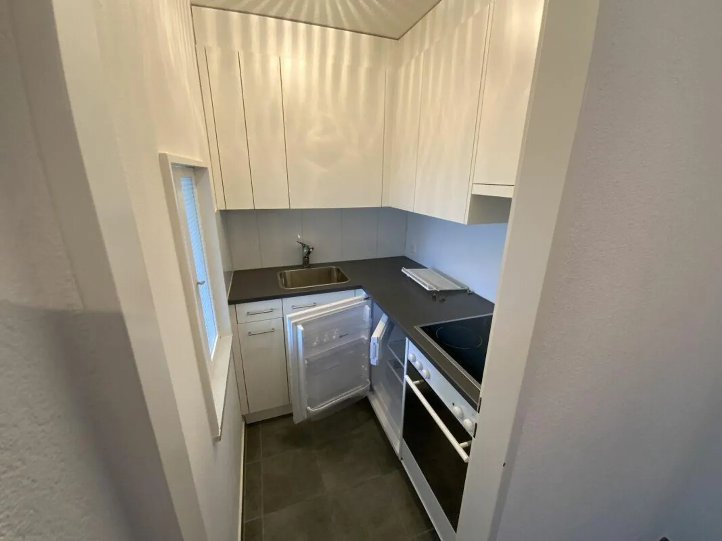 bright 1-room apartment - Photo 5 of 5