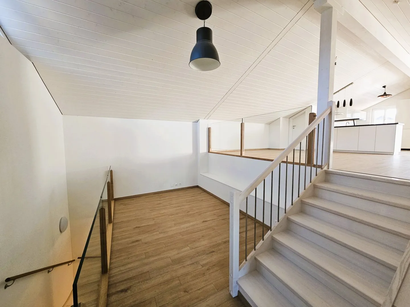 Atypical apartment with sunset terrace - Photo 9 of 10