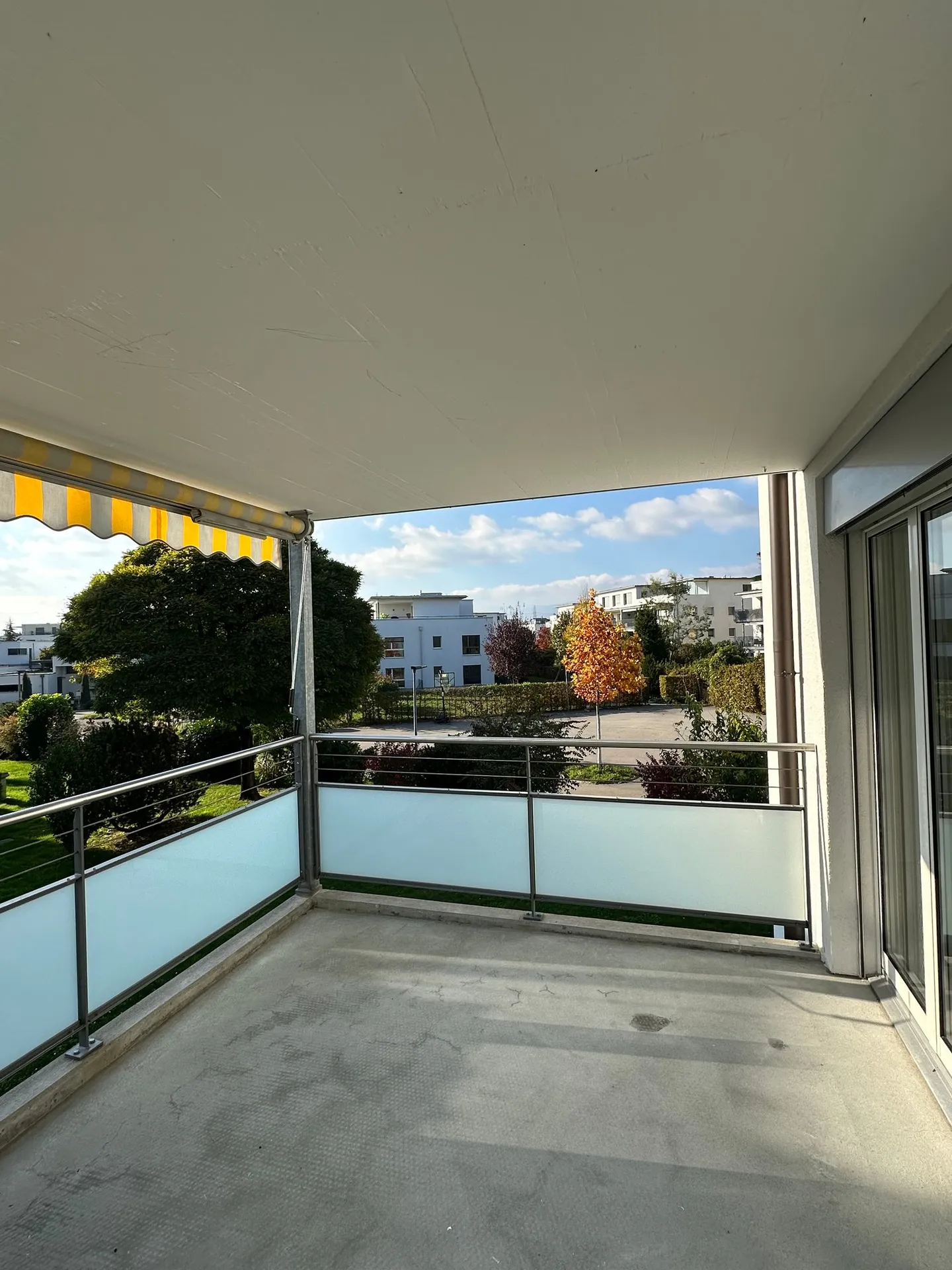 Luminoso appartamento di 4,5 stanze in una posizione tranquilla - Foto 9 di 10