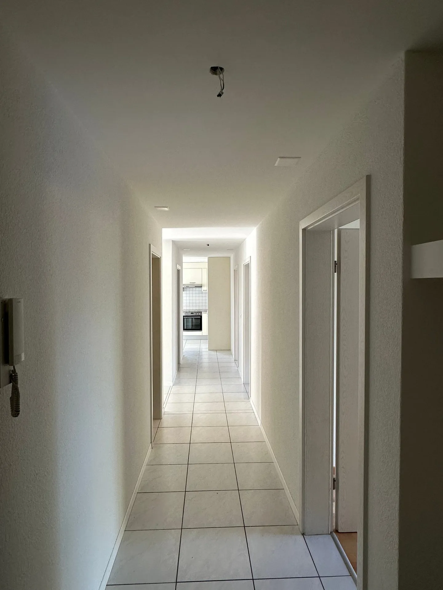 Luminoso appartamento di 4,5 stanze in una posizione tranquilla - Foto 8 di 10