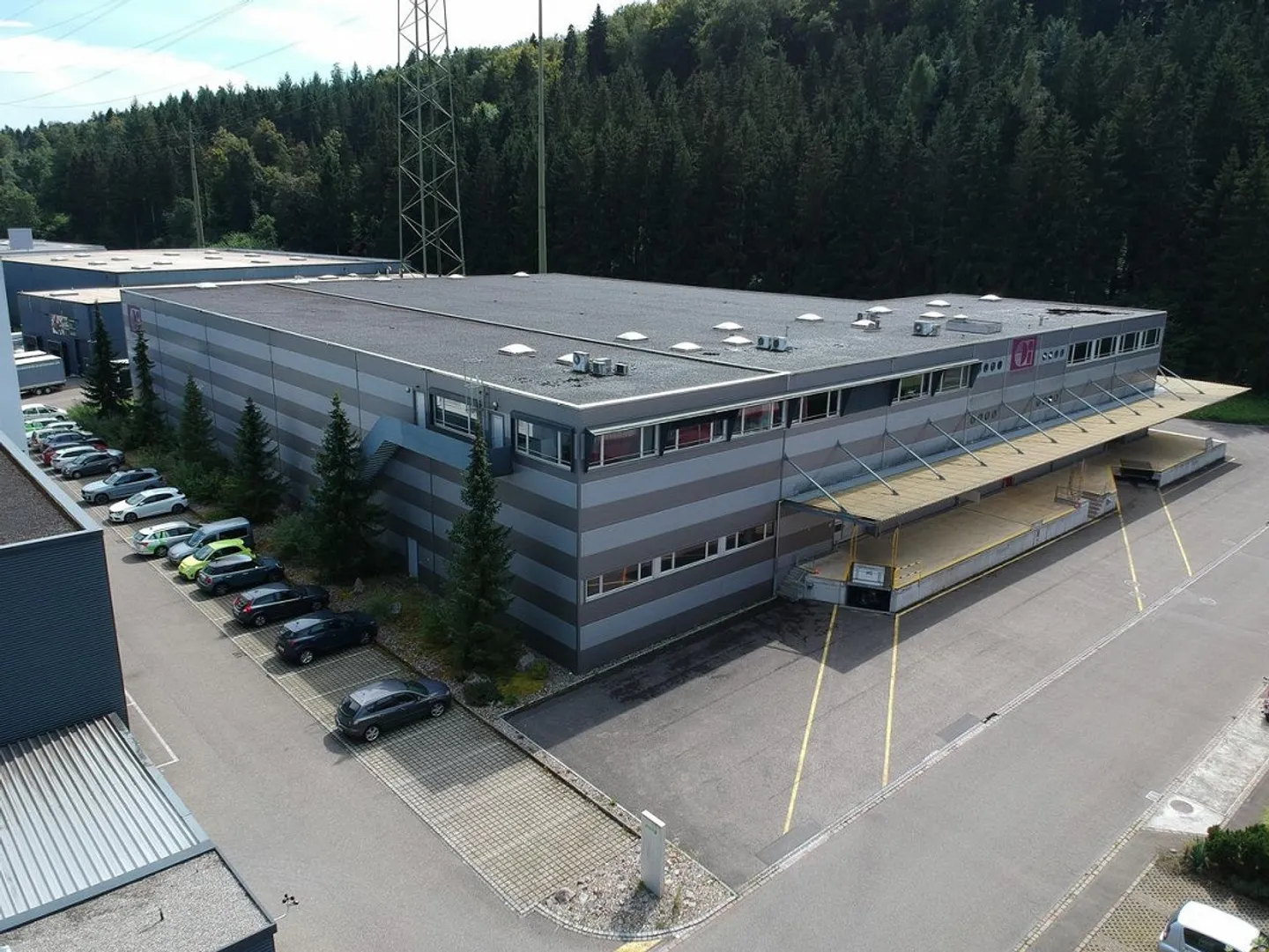 Logistics property with office share in Bremgarten AG - Photo 1 of 8
