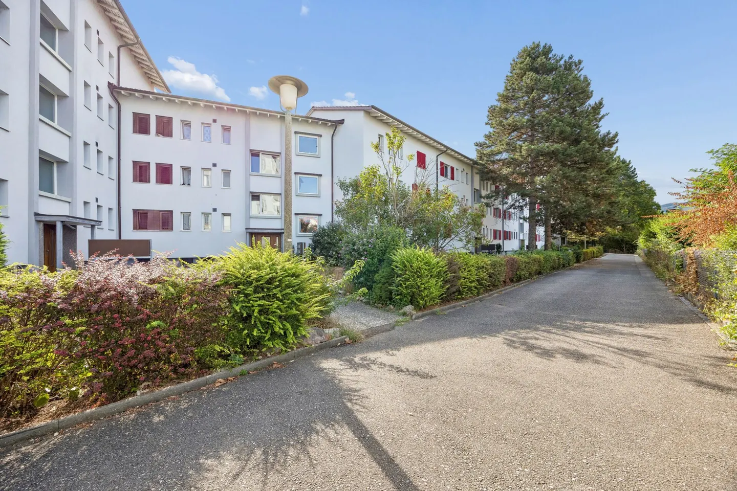 Perfect for Commuters: Quiet 3.5-Room Apartment Near Train Station - Photo 2 of 16