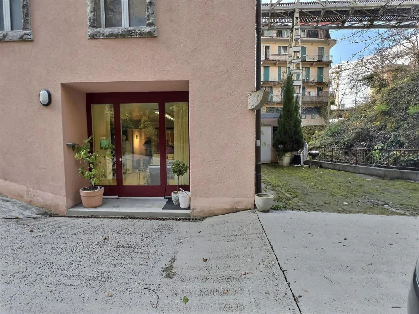Office/Administration 3.5 Rooms 154 m2 in Montreux - Photo 2 of 12