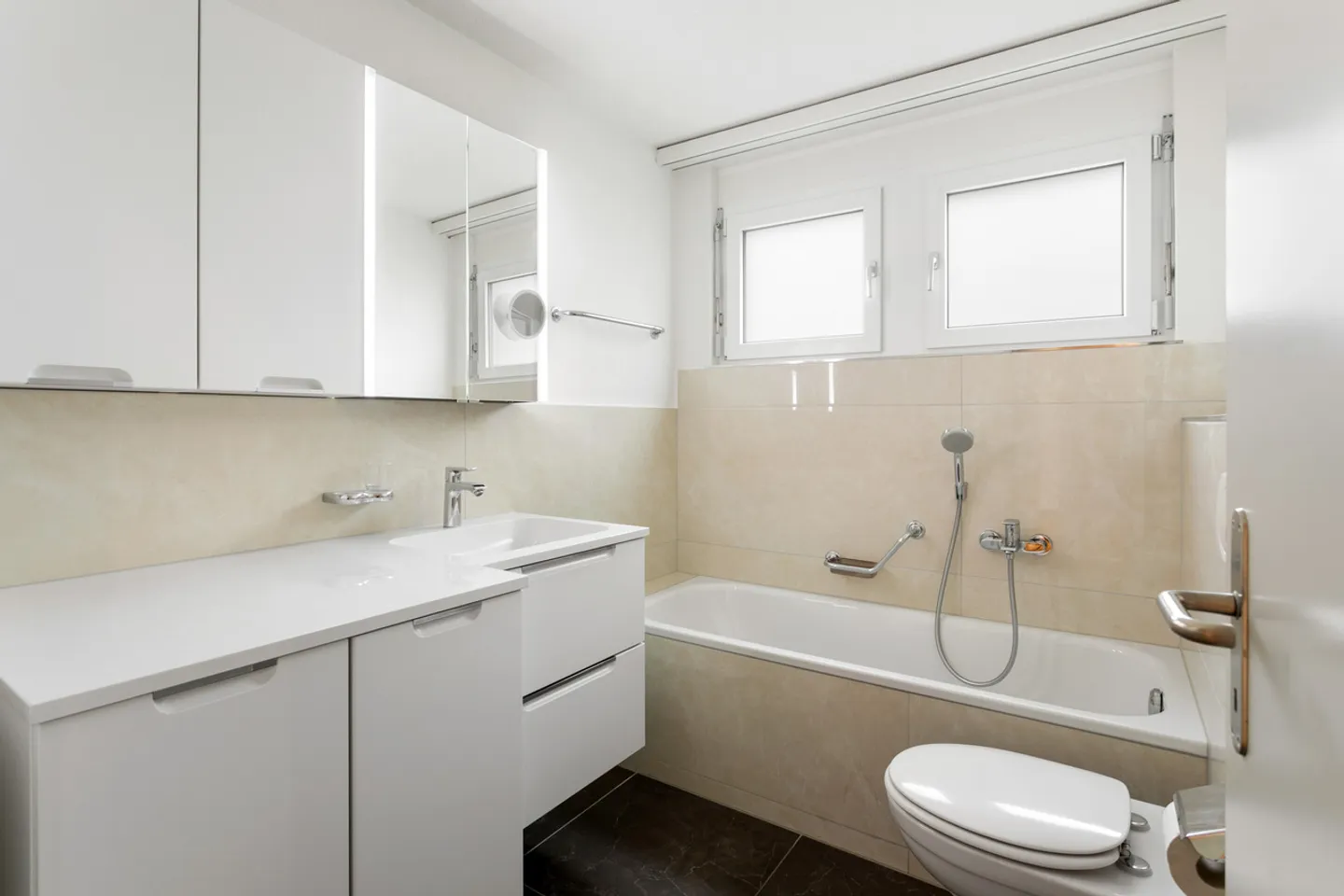 Votre nouveau chez-vous : Appartement penthouse élégant avec vue - Photo 7 sur 8