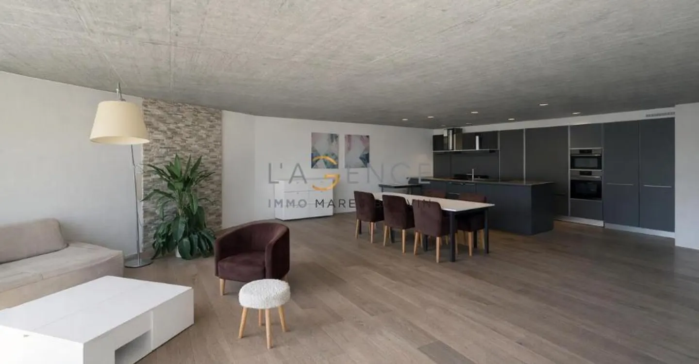 Gravelone - upscale triplex in a highly sought-after area - Photo 2 of 11