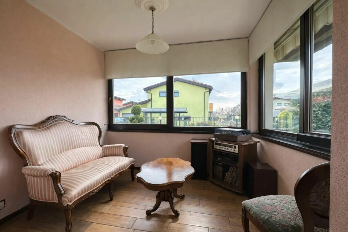 Wunderschönes Einfamilienhaus mit gepflegtem Garten in sonniger und gut erschlossener Lage - Foto 8 von 22