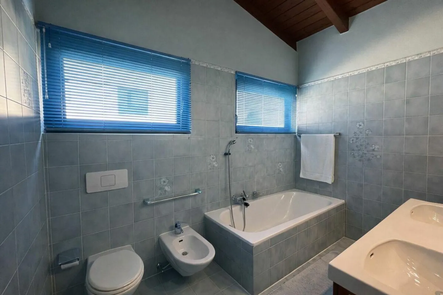 Wunderschönes Einfamilienhaus mit gepflegtem Garten in sonniger und gut erschlossener Lage - Foto 18 von 22