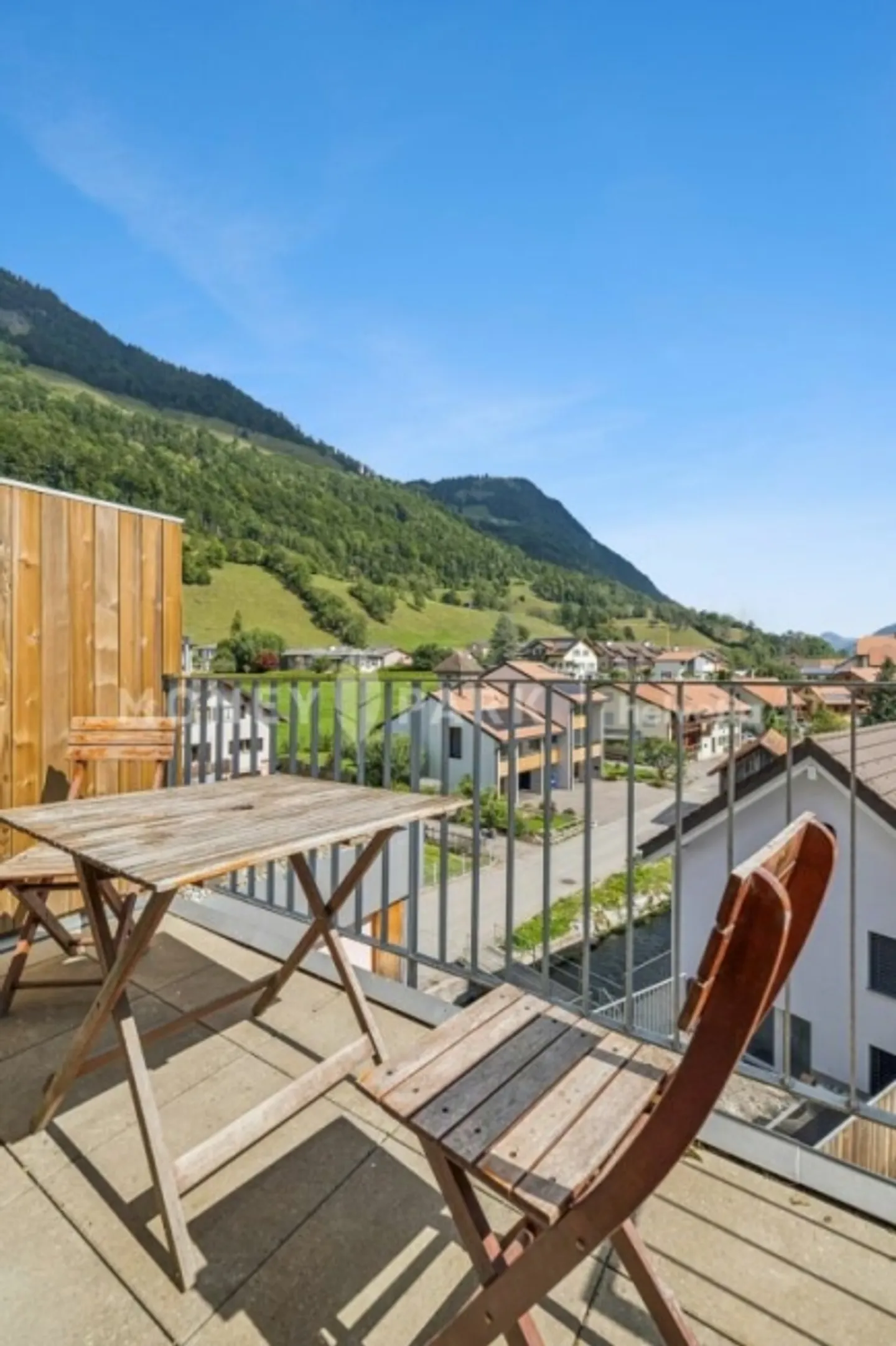 Bel appartement lumineux de 2,5 pièces - Photo 2 sur 13
