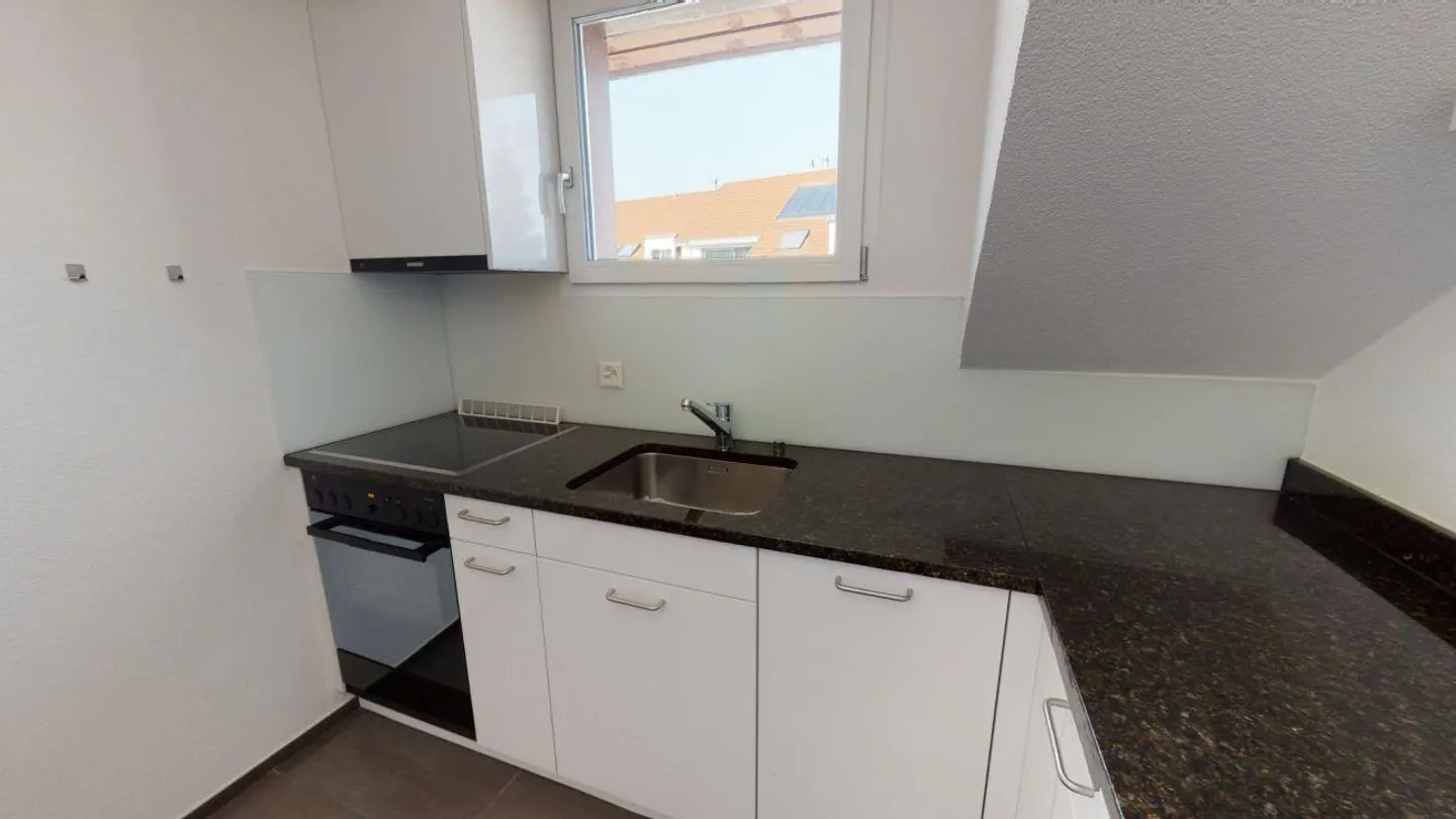 Beautiful 2.5 Room Attic Apartment in a Good Location - Photo 3 of 10