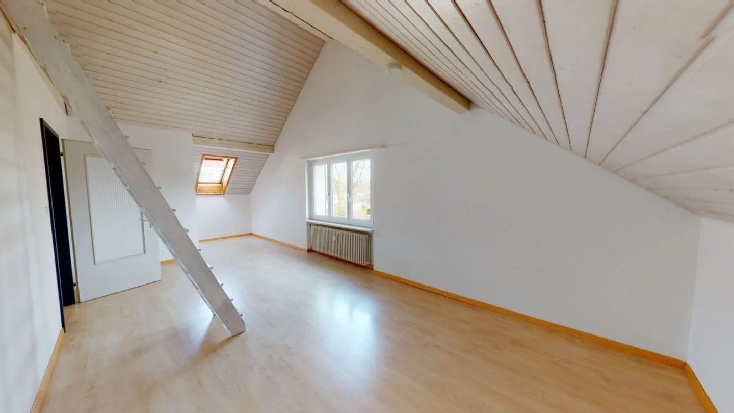 Beautiful 2.5 Room Attic Apartment in a Good Location - Photo 4 of 10