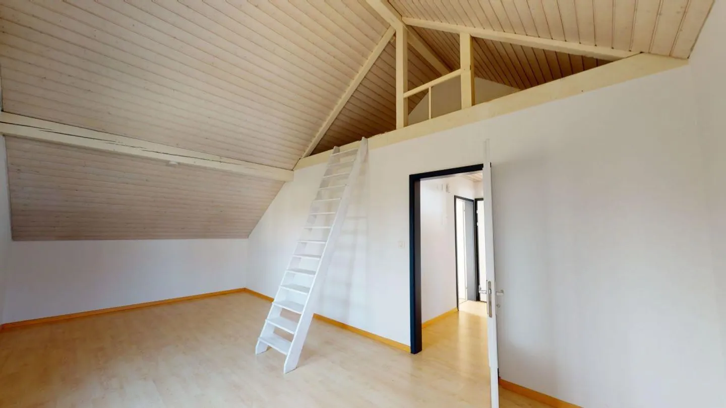 Beautiful 2.5 Room Attic Apartment in a Good Location - Photo 5 of 10