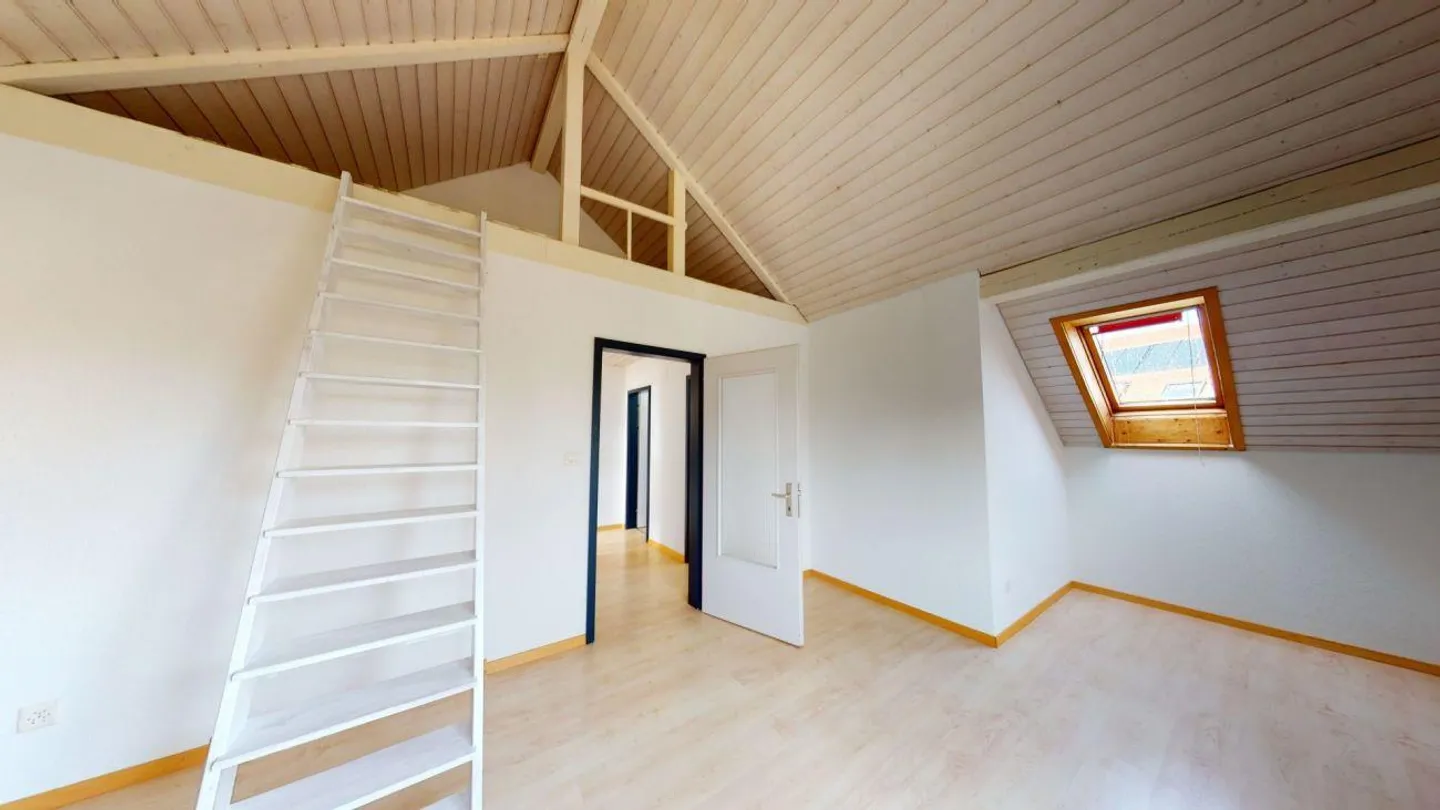 Beautiful 2.5 Room Attic Apartment in a Good Location - Photo 6 of 10