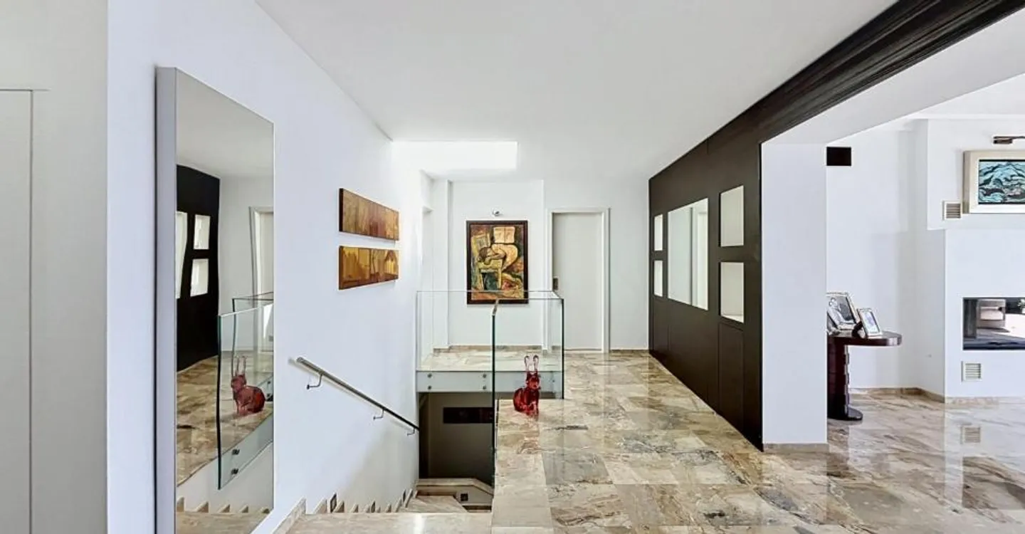 Außergewöhnliche Villa mit Seeblick - Foto 4 von 9