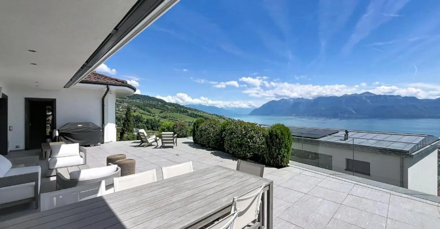 Außergewöhnliche Villa mit Seeblick - Foto 1 von 9