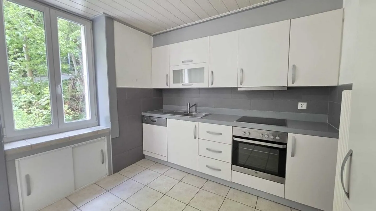 Nice 4-room apartment with balcony in a quiet area - Photo 3 of 11