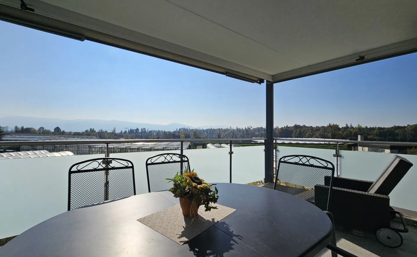 Appartamento moderno di 4,5 stanze con alto standard di costruzione, situato in posizione centrale e tranquilla - Foto 1 di 13