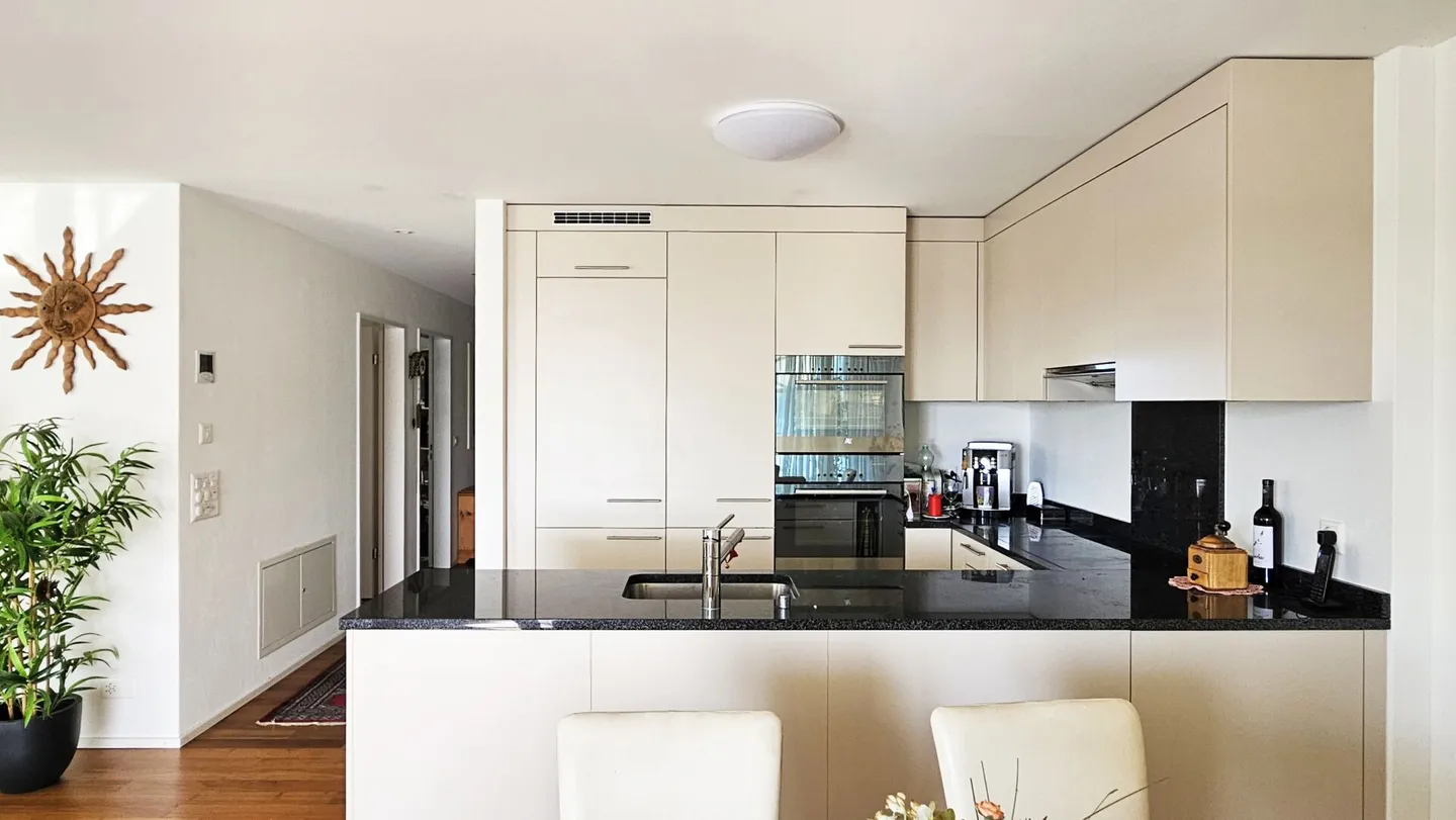 Appartamento moderno di 4,5 stanze con alto standard di costruzione, situato in posizione centrale e tranquilla - Foto 6 di 13