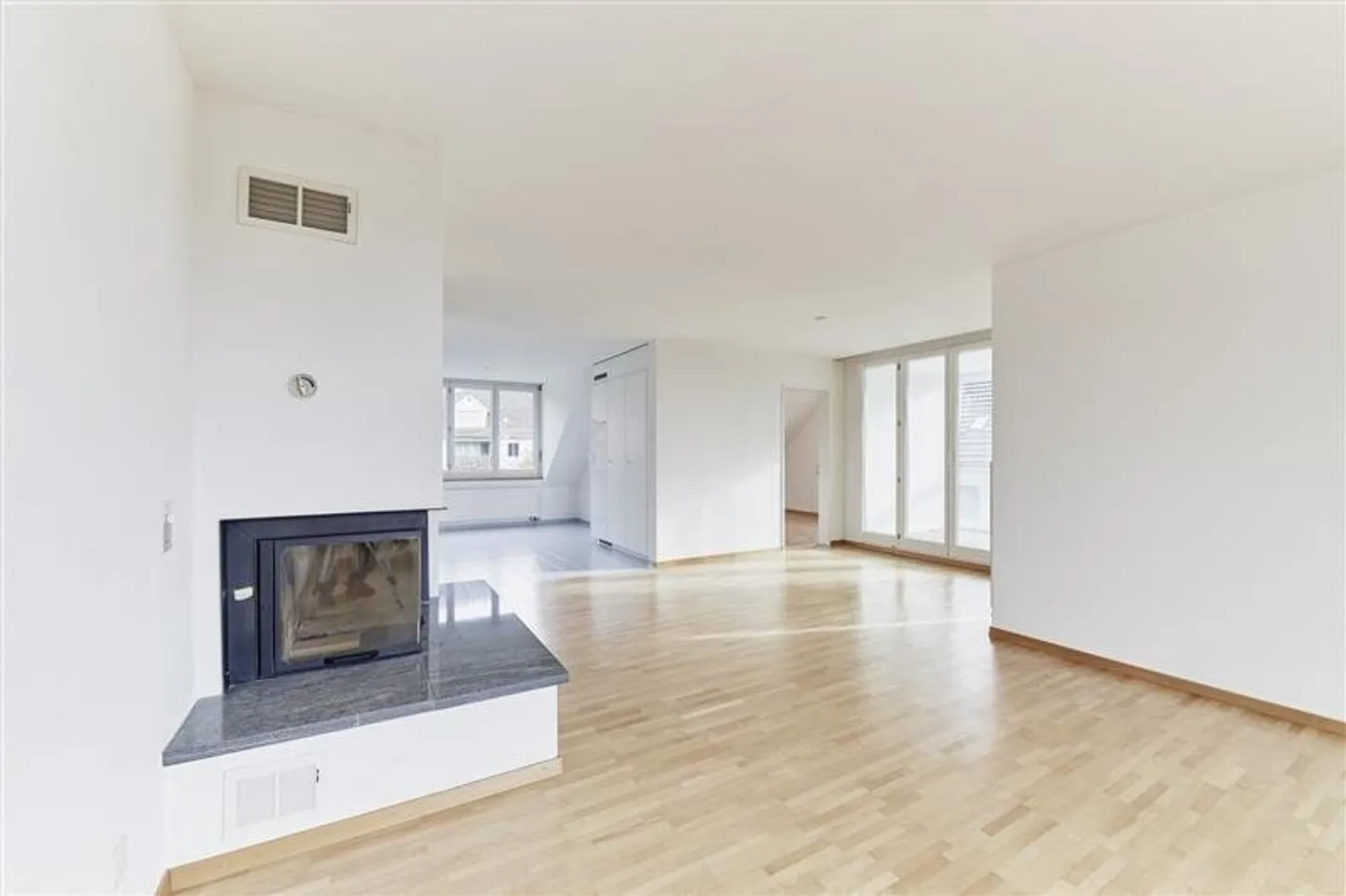 Moderne Dachwohnung mit Wintergarten - Foto 3 von 8