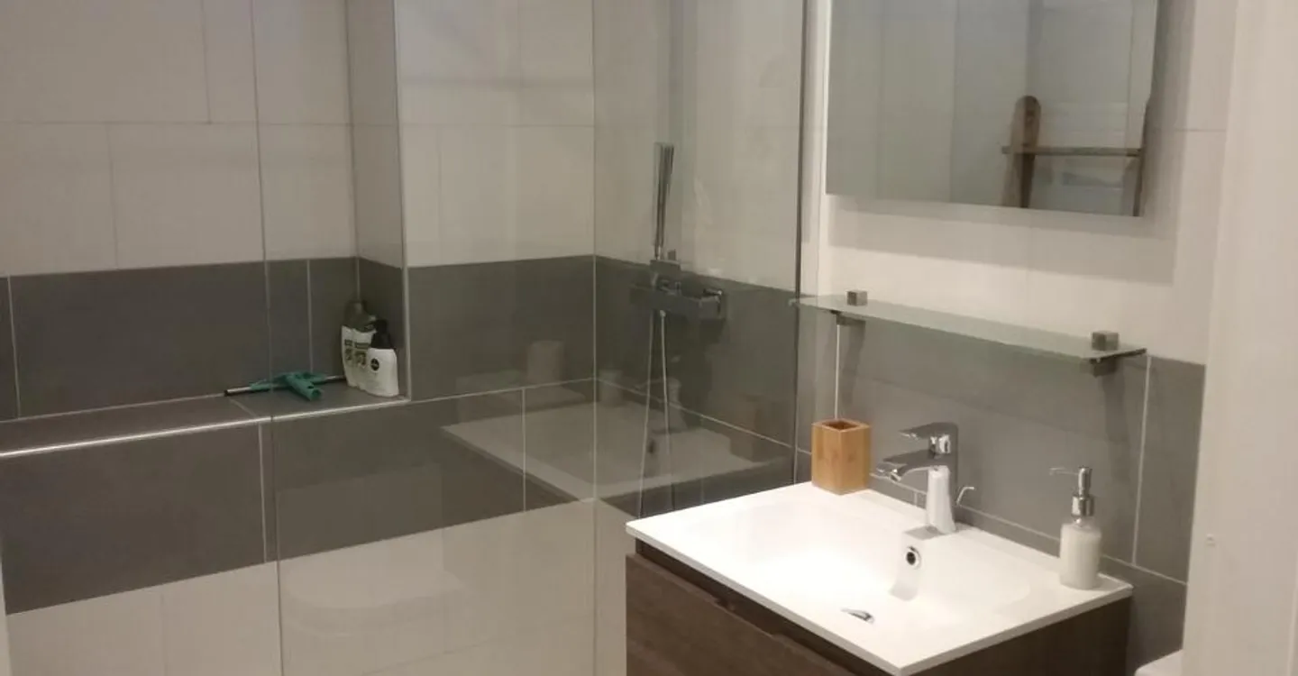 Grand Place, studio, lower ground floor 1 (1st floor) - Photo 5 of 7
