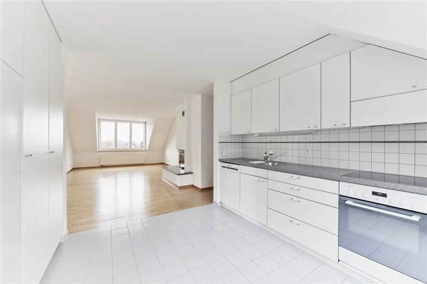 Moderne Dachwohnung mit Wintergarten - Foto 5 von 8