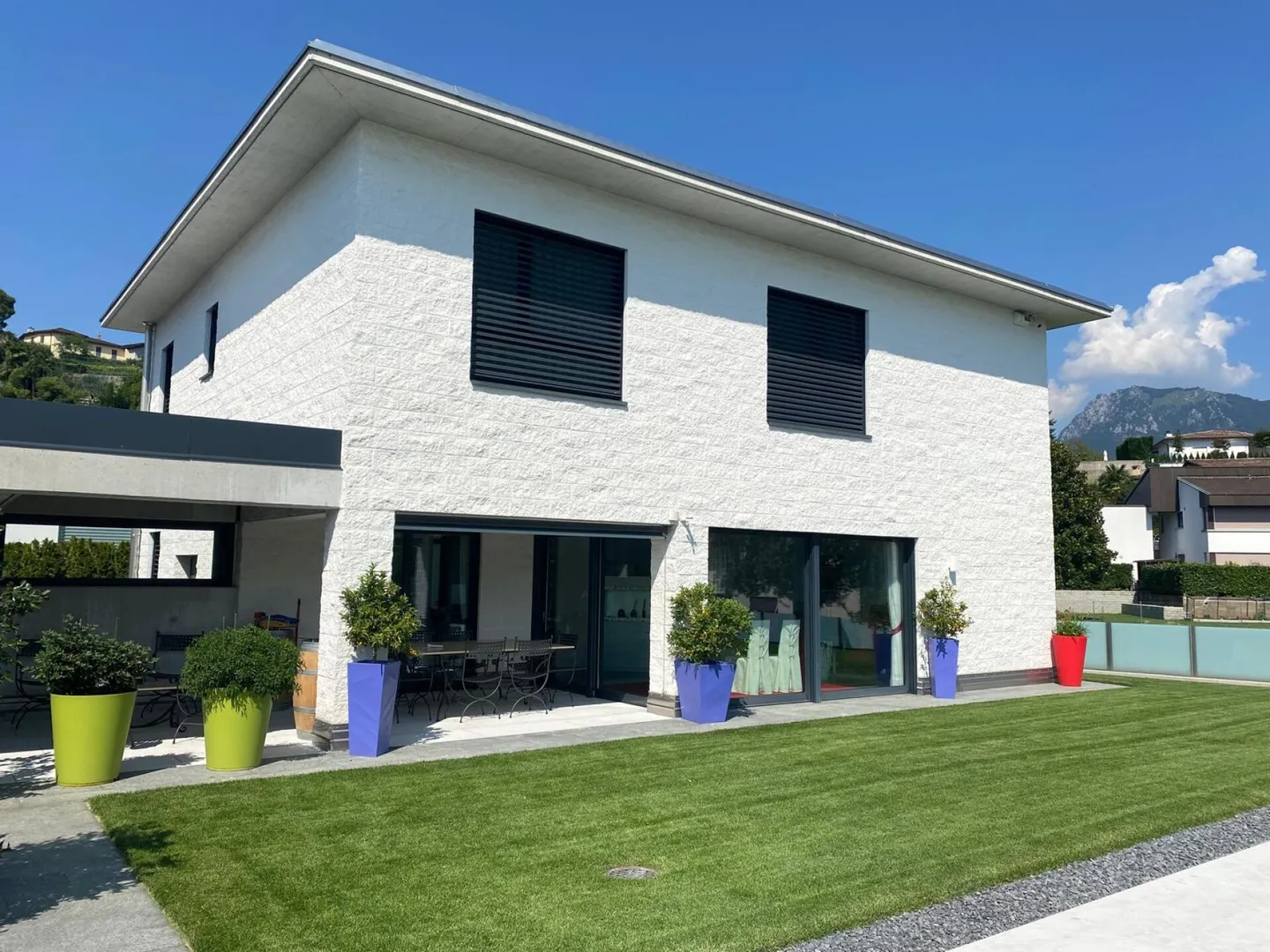 Villa moderna con piscina e domotica avanzata - Unicità e comfort a portata di mano - Foto 1 di 17