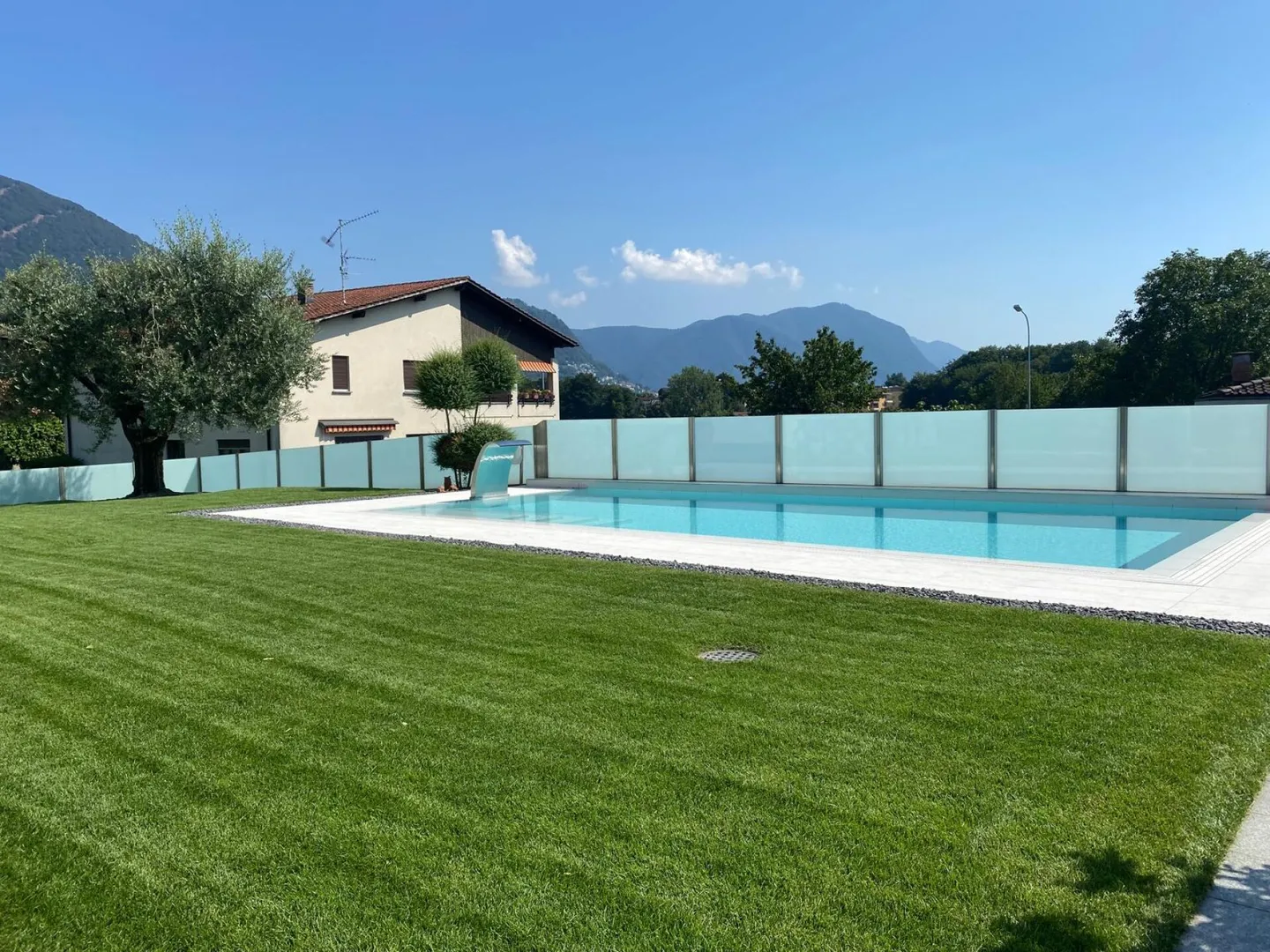Villa moderna con piscina e domotica avanzata - Unicità e comfort a portata di mano - Foto 3 di 17