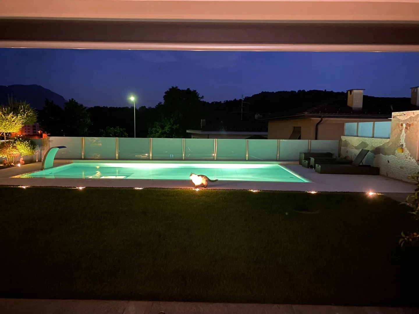 Villa moderna con piscina e domotica avanzata - Unicità e comfort a portata di mano - Foto 5 di 17