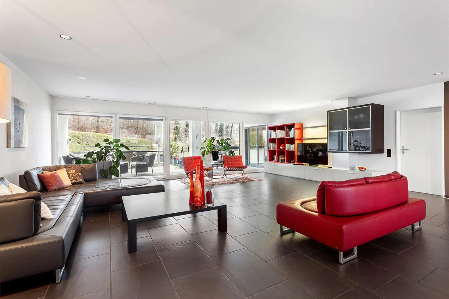 An Apartment Full of Elegance and Style - Photo 3 of 8