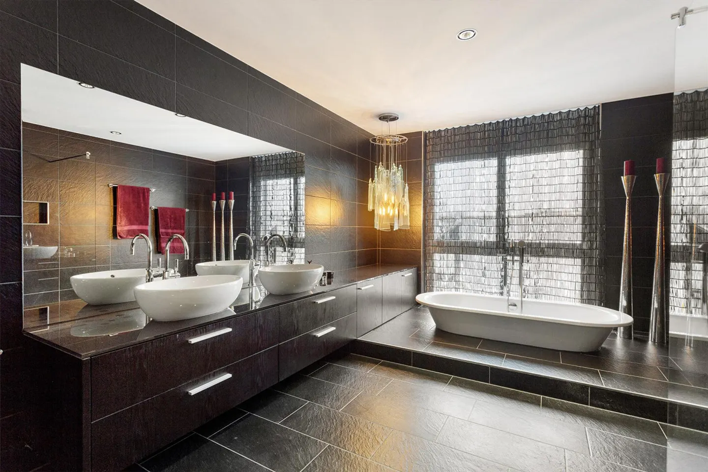 An Apartment Full of Elegance and Style - Photo 5 of 8