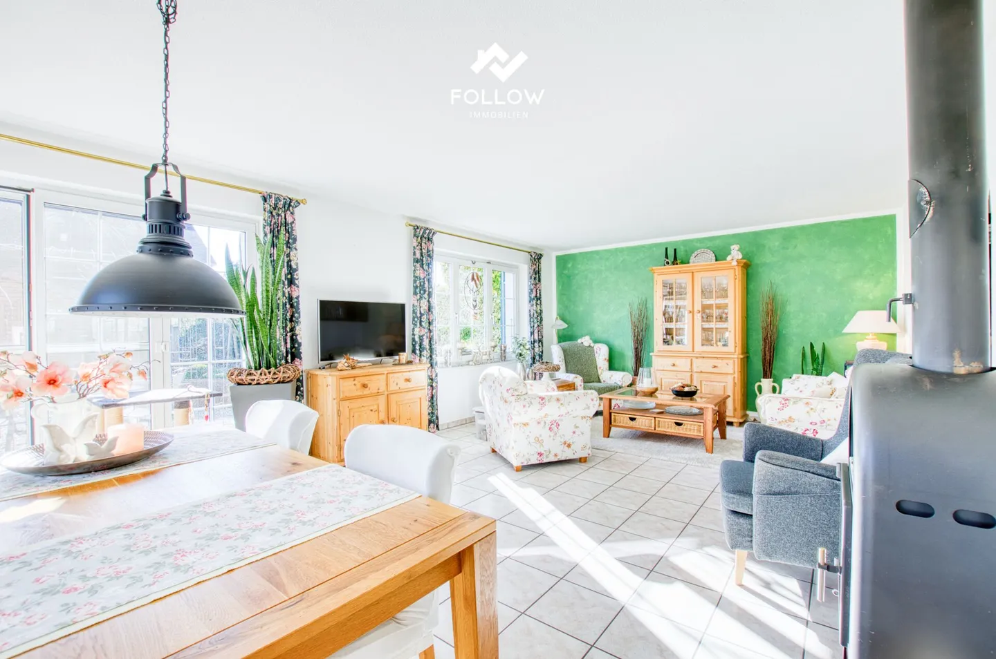 Corner House with Private Garden Paradise - Photo 4 of 30