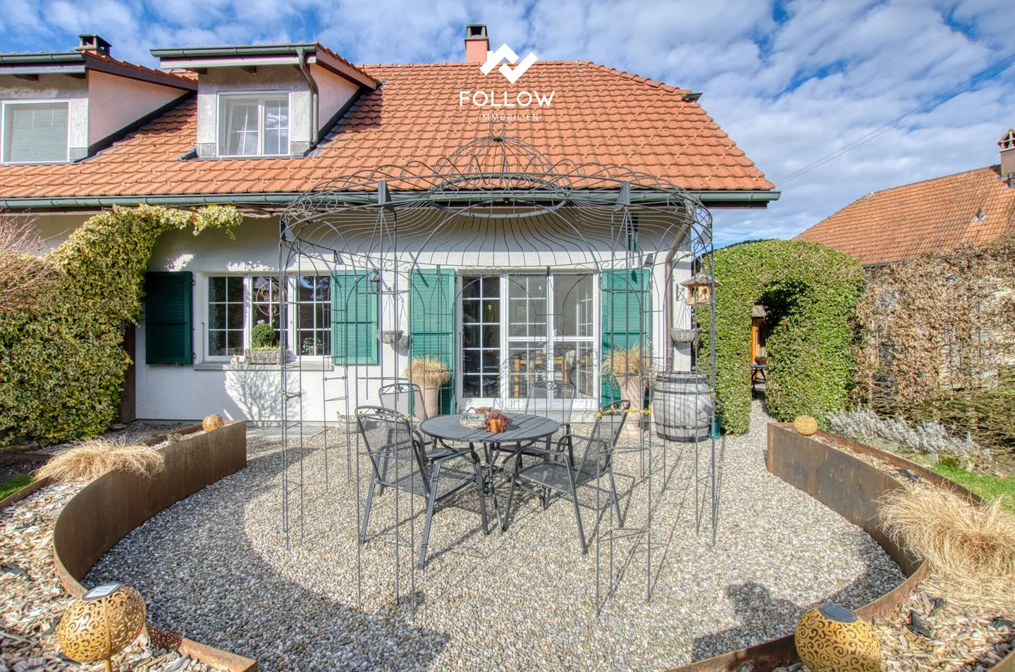 Corner House with Private Garden Paradise - Photo 6 of 30