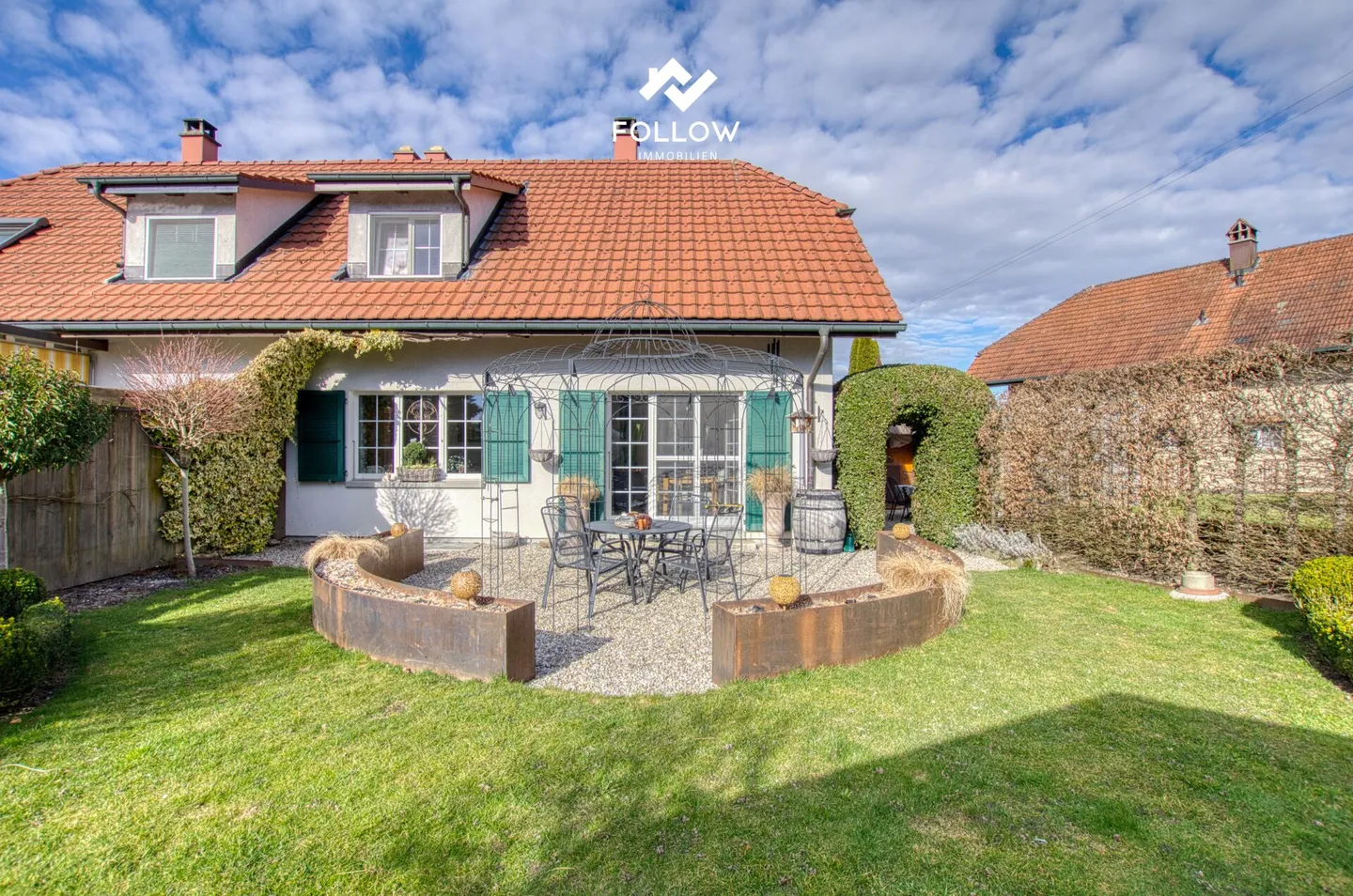 Corner House with Private Garden Paradise - Photo 7 of 30