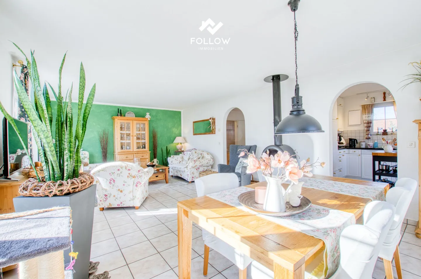 Corner House with Private Garden Paradise - Photo 2 of 30