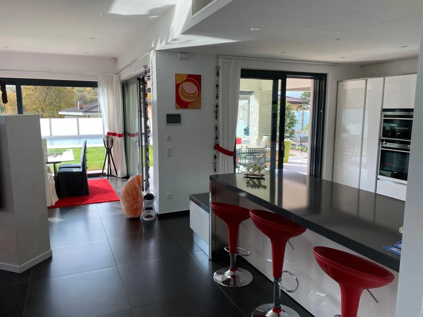 Villa moderna con piscina e domotica avanzata - Unicità e comfort a portata di mano - Foto 14 di 17
