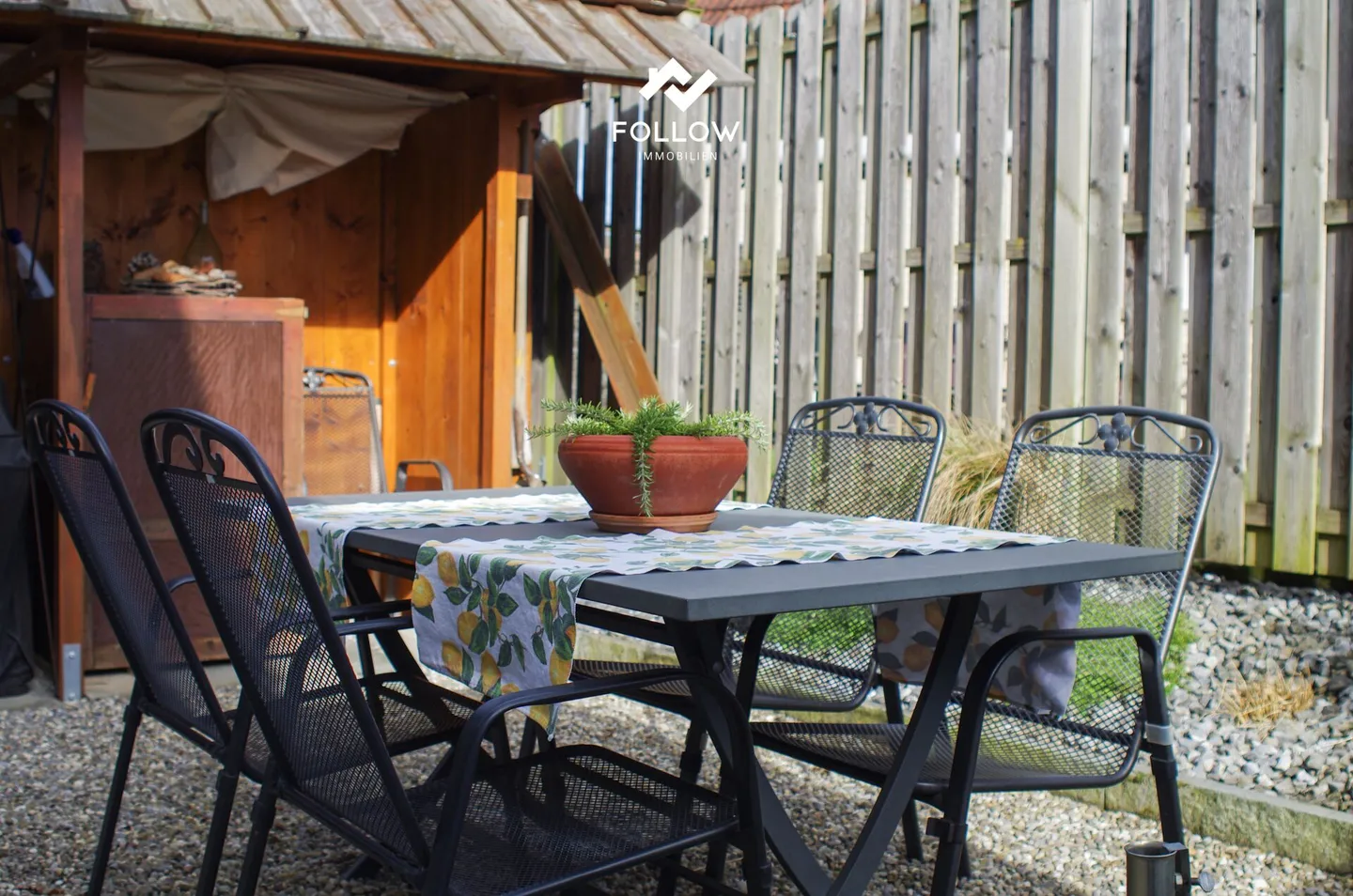 Corner House with Private Garden Paradise - Photo 29 of 30