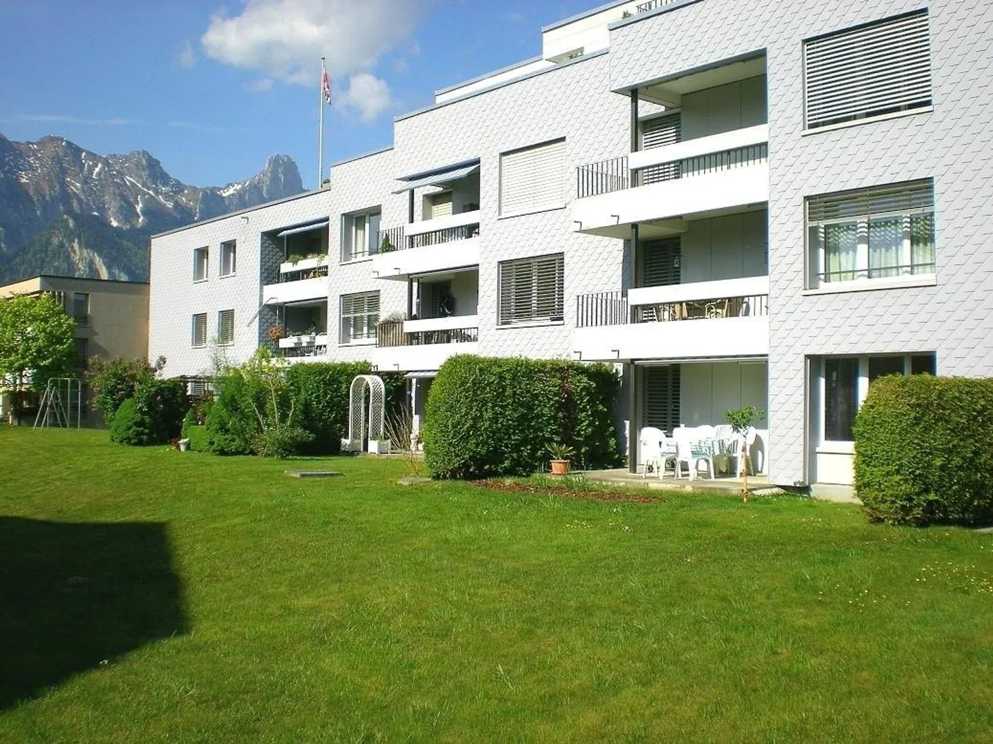 Aussenparkplatz ab sofort für CHF 50.00 verfügbar - Foto 2 von 2