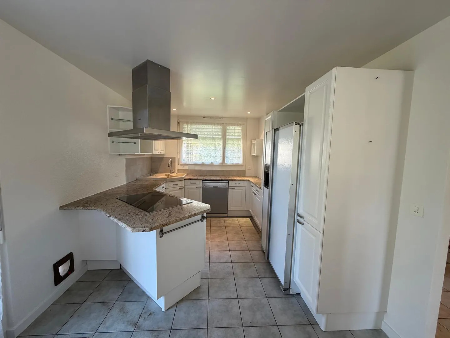 Spaziosa Villa Familiare con Giardino - Foto 2 di 13