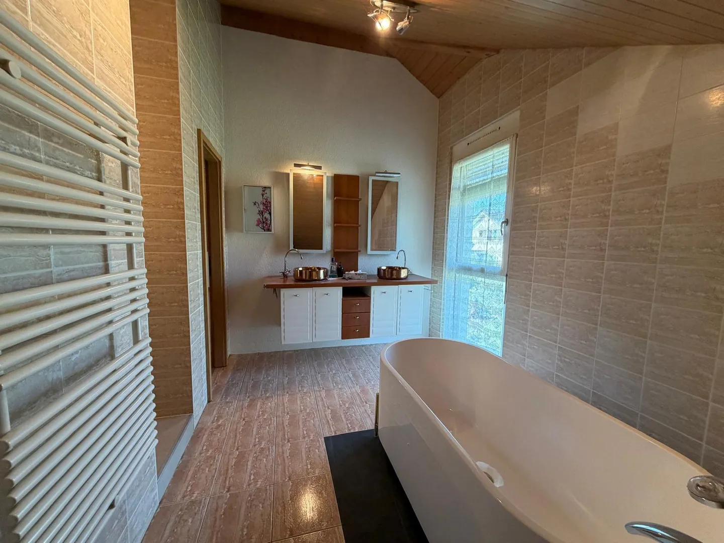 Spaziosa Villa Familiare con Giardino - Foto 10 di 13