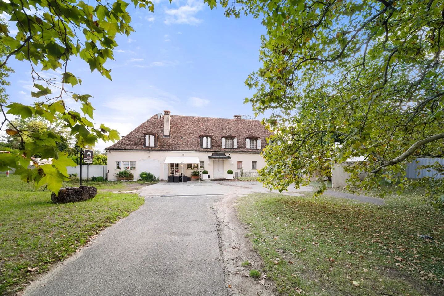 Elegant Country House near Geneva - Photo 11 of 13