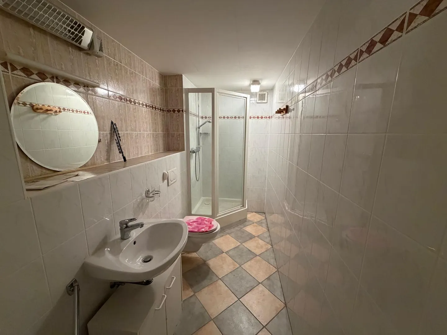 Spaziosa Villa Familiare con Giardino - Foto 8 di 13