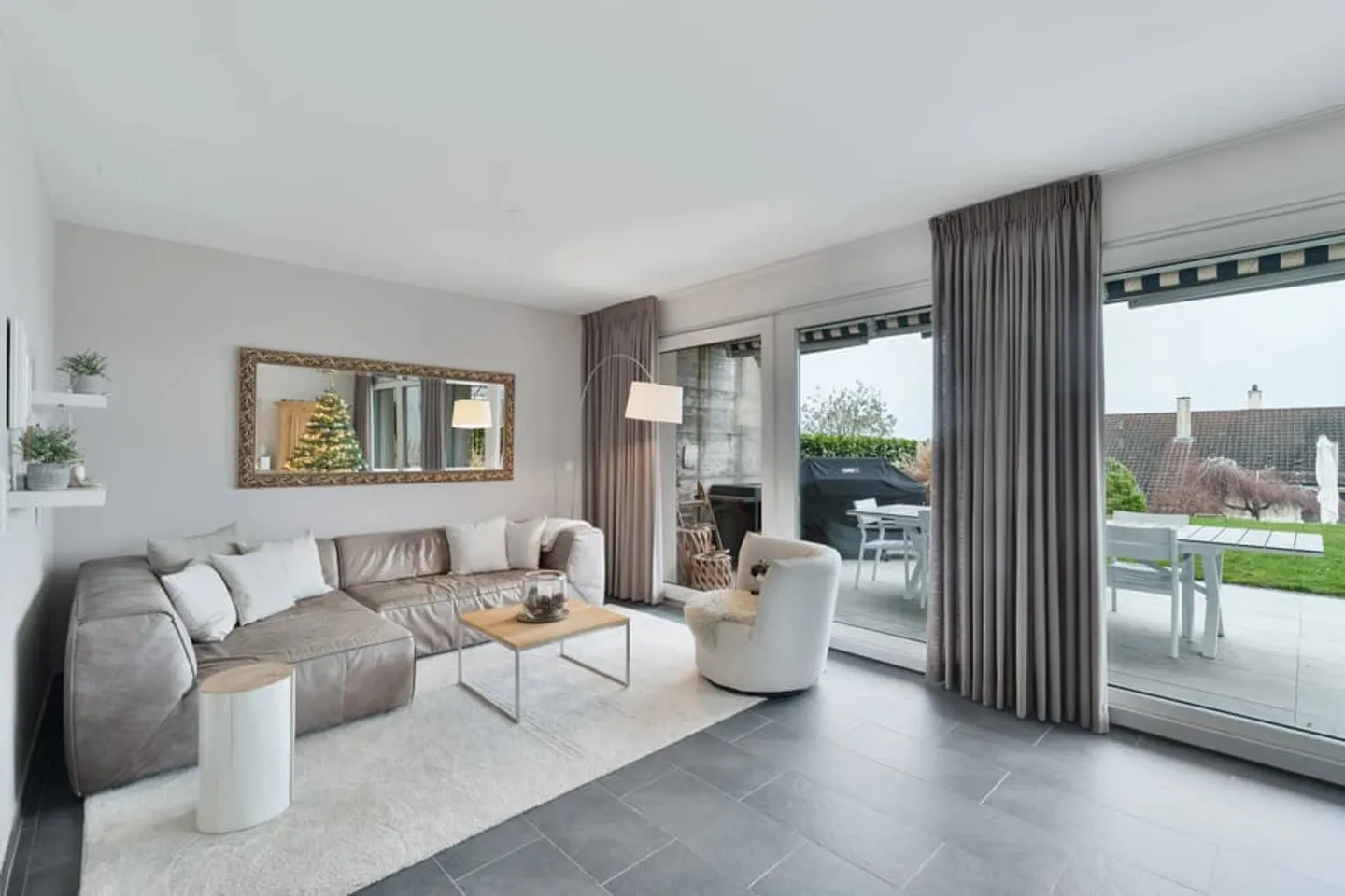 Elegant Semi-Detached Villa with Panoramic Views of the Lake and the Alps - Foto 6 von 13