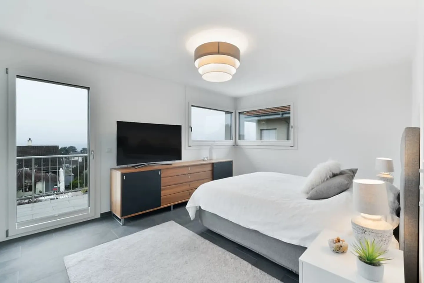 Elegant Semi-Detached Villa with Panoramic Views of the Lake and the Alps - Foto 9 von 13