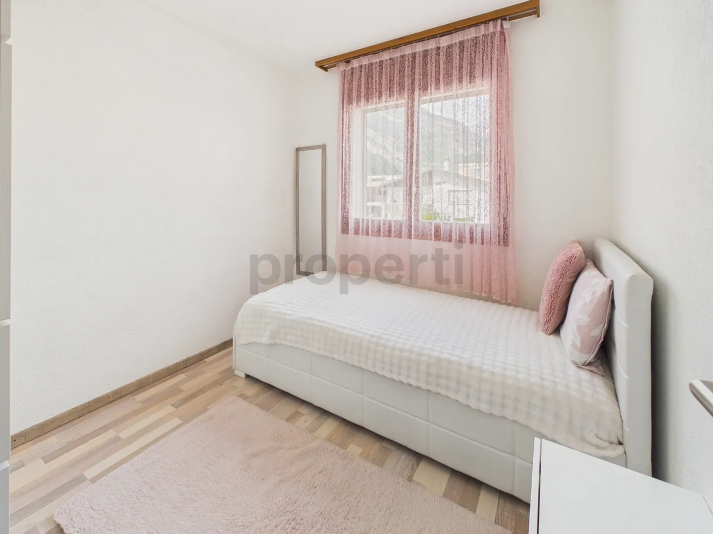 Spacious 4.5 room apartment with balcony, Saxon - Photo 8 of 13