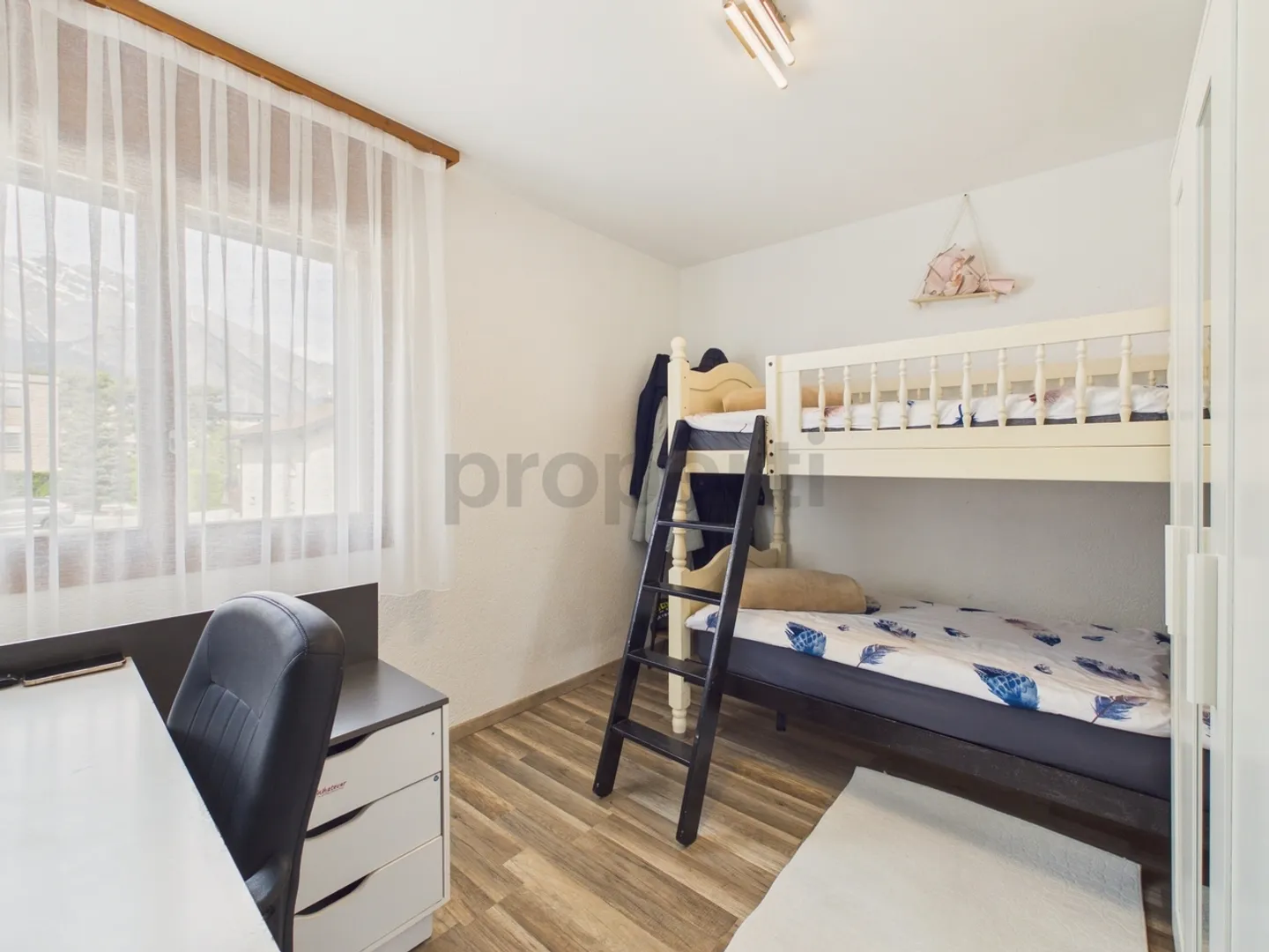 Spacious 4.5 room apartment with balcony, Saxon - Photo 9 of 13