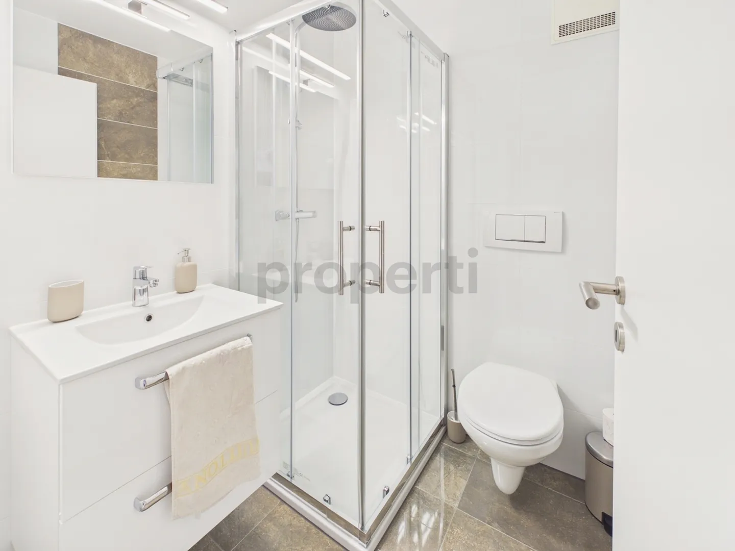 Spacious 4.5 room apartment with balcony, Saxon - Photo 12 of 13