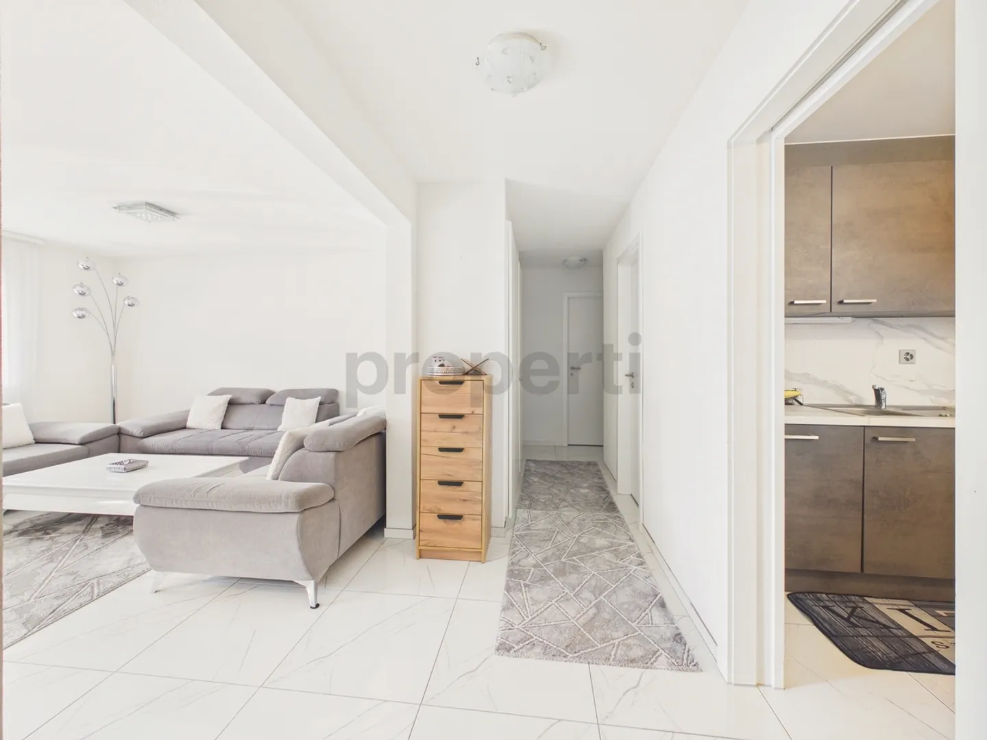 Spacious 4.5 room apartment with balcony, Saxon - Photo 4 of 13