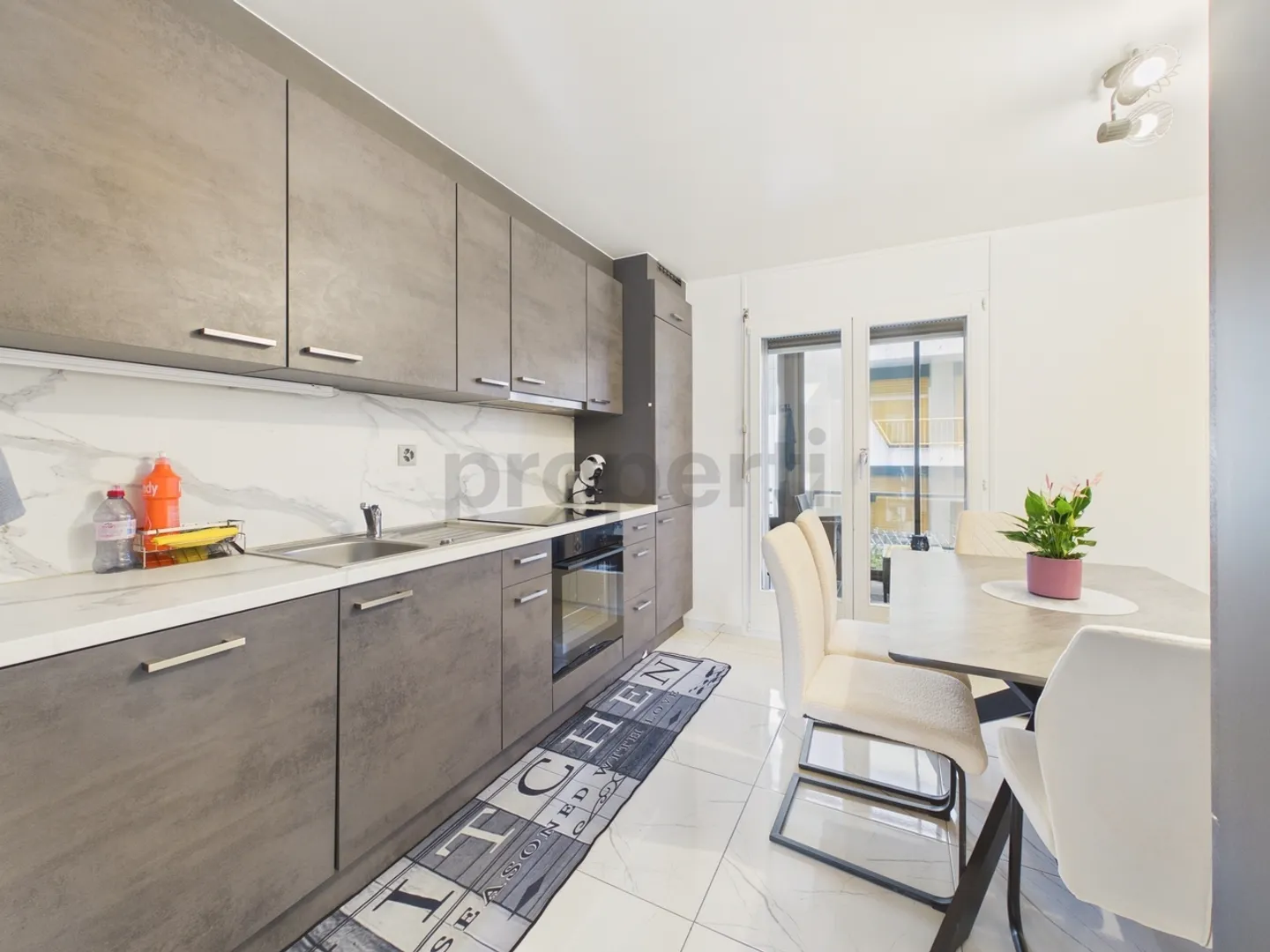 Spacious 4.5 room apartment with balcony, Saxon - Photo 5 of 13
