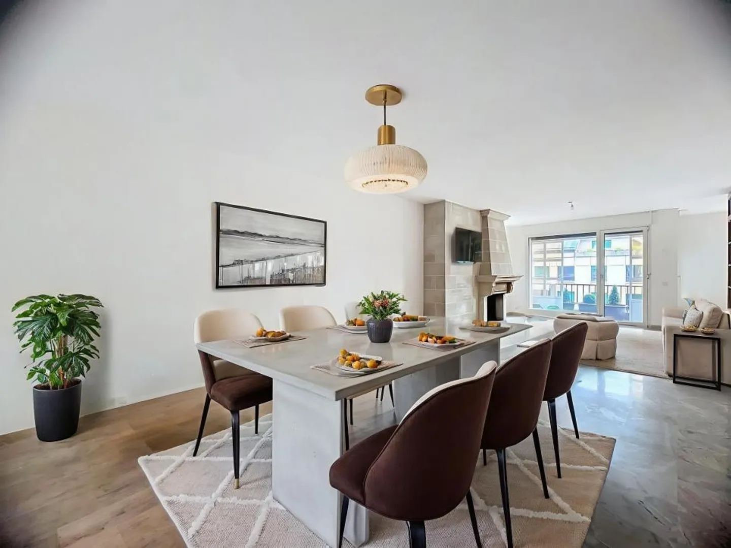 Spacious 4-room apartment with balcony - Photo 1 of 12