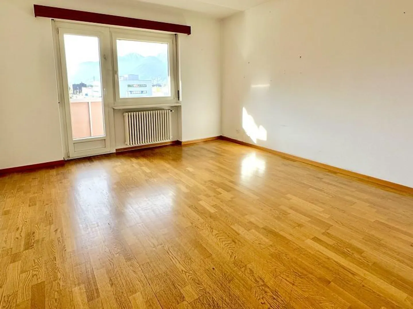 Appartement 4 1/2 pièces au 3ème étage avec balcon et belle vue - Photo 4 sur 19