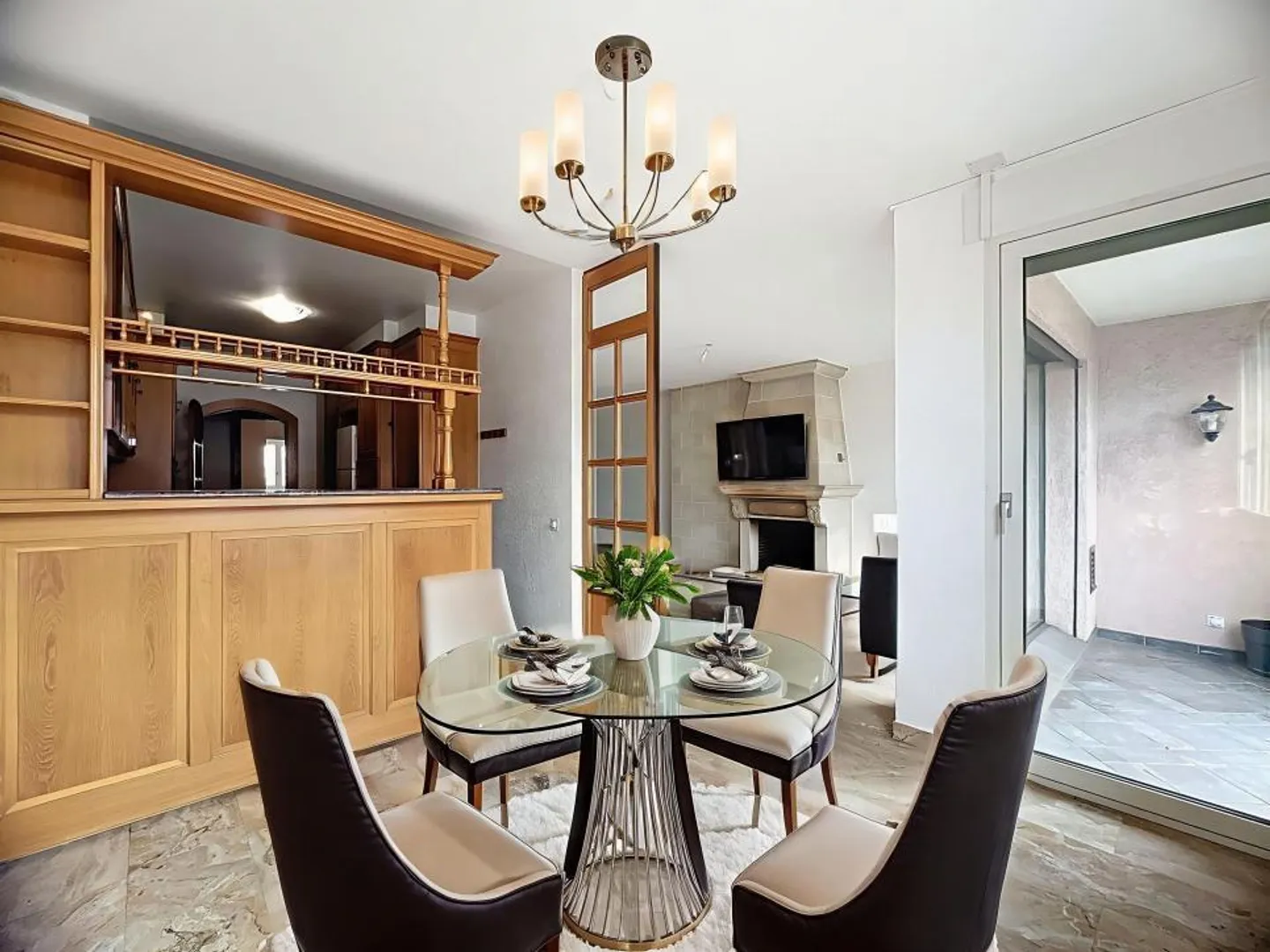 Spacious 4-room apartment with balcony - Photo 3 of 12